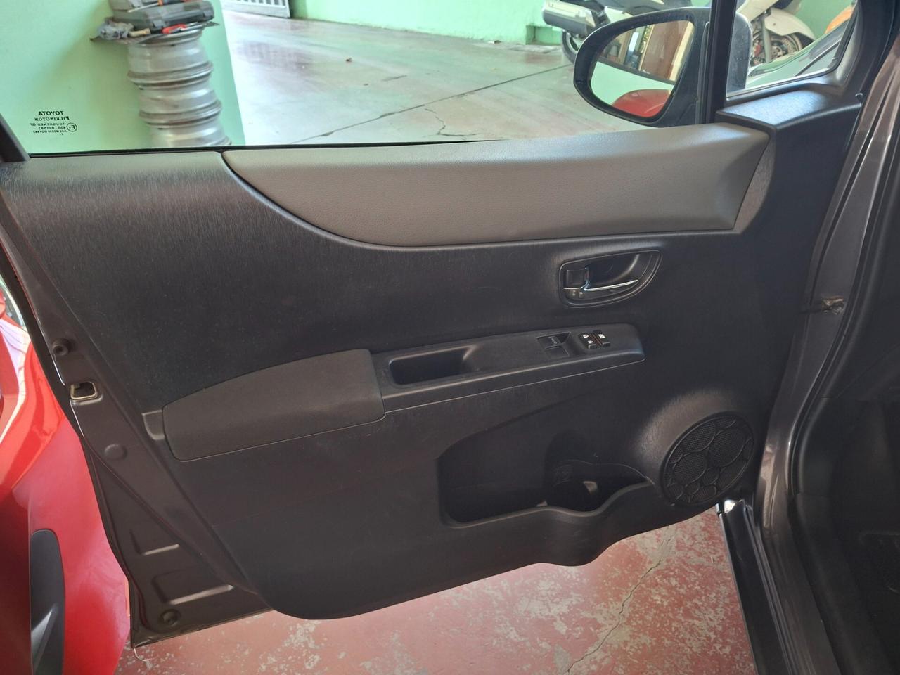 Toyota Yaris 1.0 5 porte Lounge