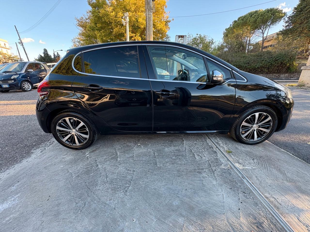 Peugeot 208 Allure KM Certificati (Tetto panoramico)