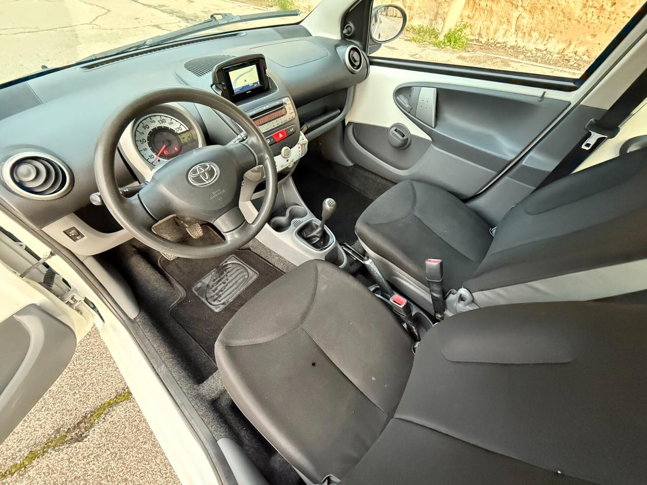 Toyota Aygo /1.0 68CV/NEOPATENTATI/5 POSTI/NAVI