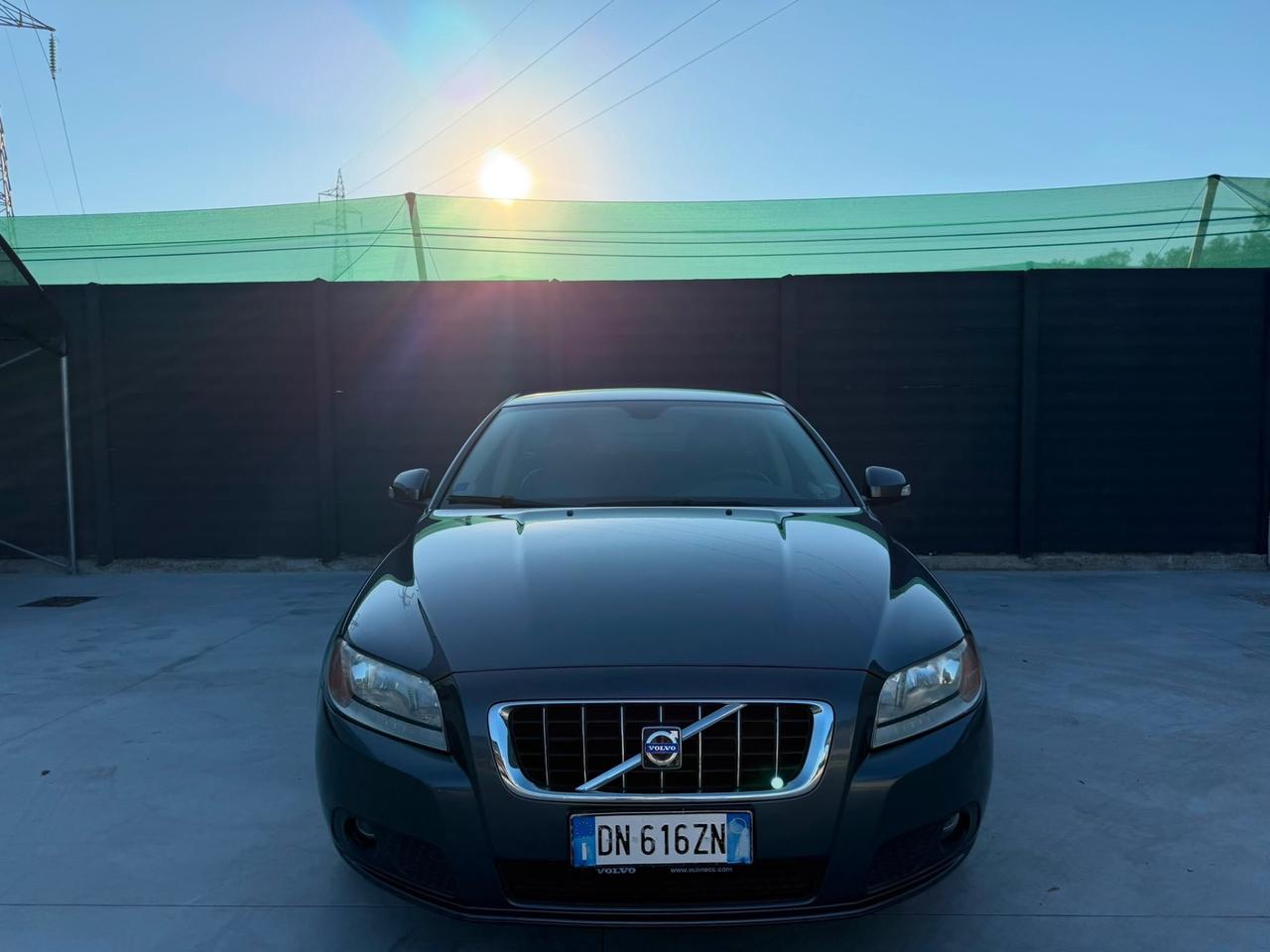 Volvo V70 2.4 D5 Summum