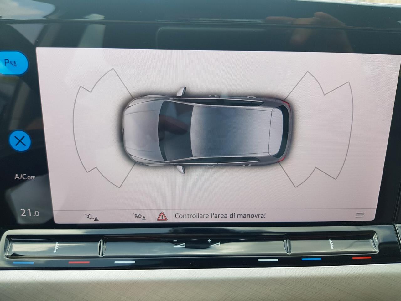 Volkswagen Golf VIII 2.0 TDI Life 115cv Navy Led Sensori a/p Cruise