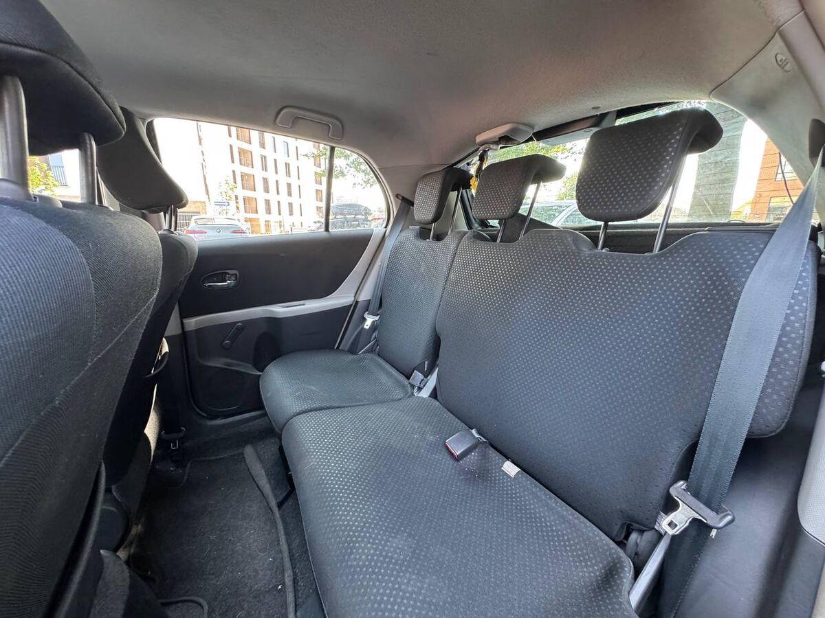 Toyota Yaris 1.3 dual Sol 5p m-mt