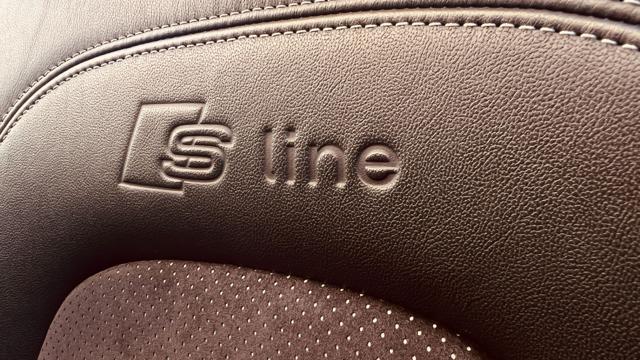 AUDI TT Roadster 2.0 TDI quattro S tronic 2 x S line 19"