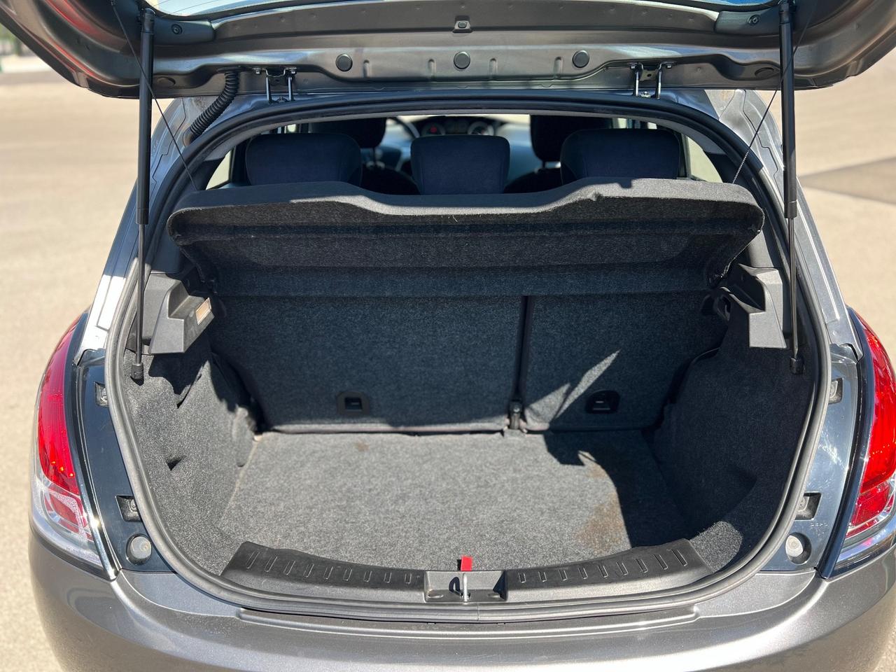 Lancia Ypsilon 1.3 MJT 95 CV 5p NEOPA Platinum