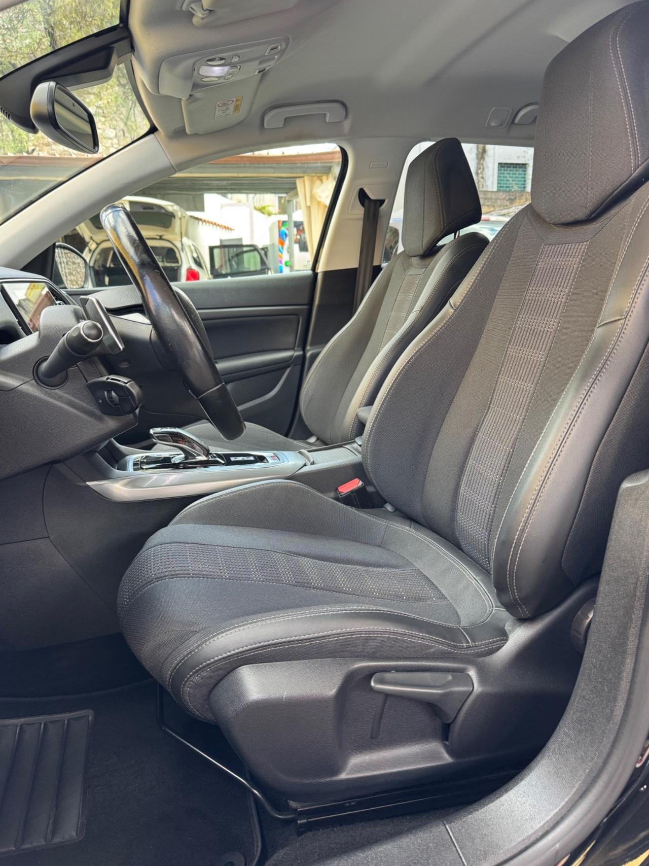 Peugeot 308 BlueHDi 130 S&S EAT8 Allure
