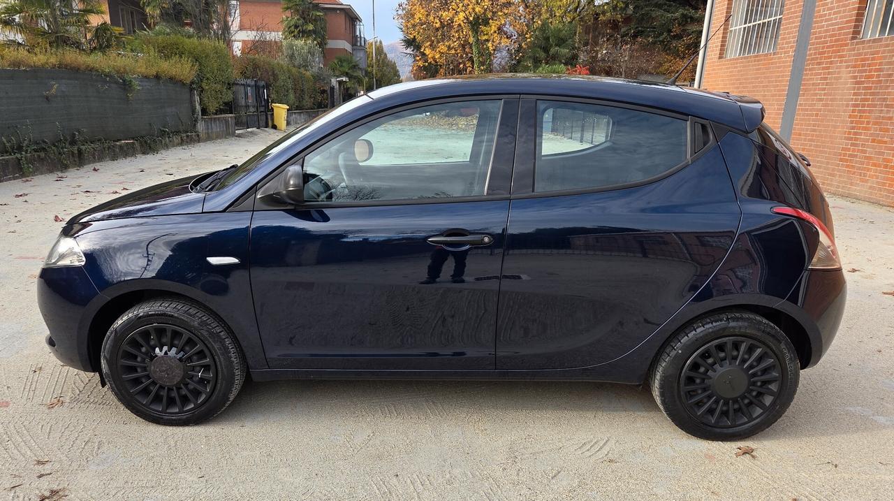 Lancia Ypsilon 1.2 69 CV 5 posti GPL Ecochic Elefantino Blu