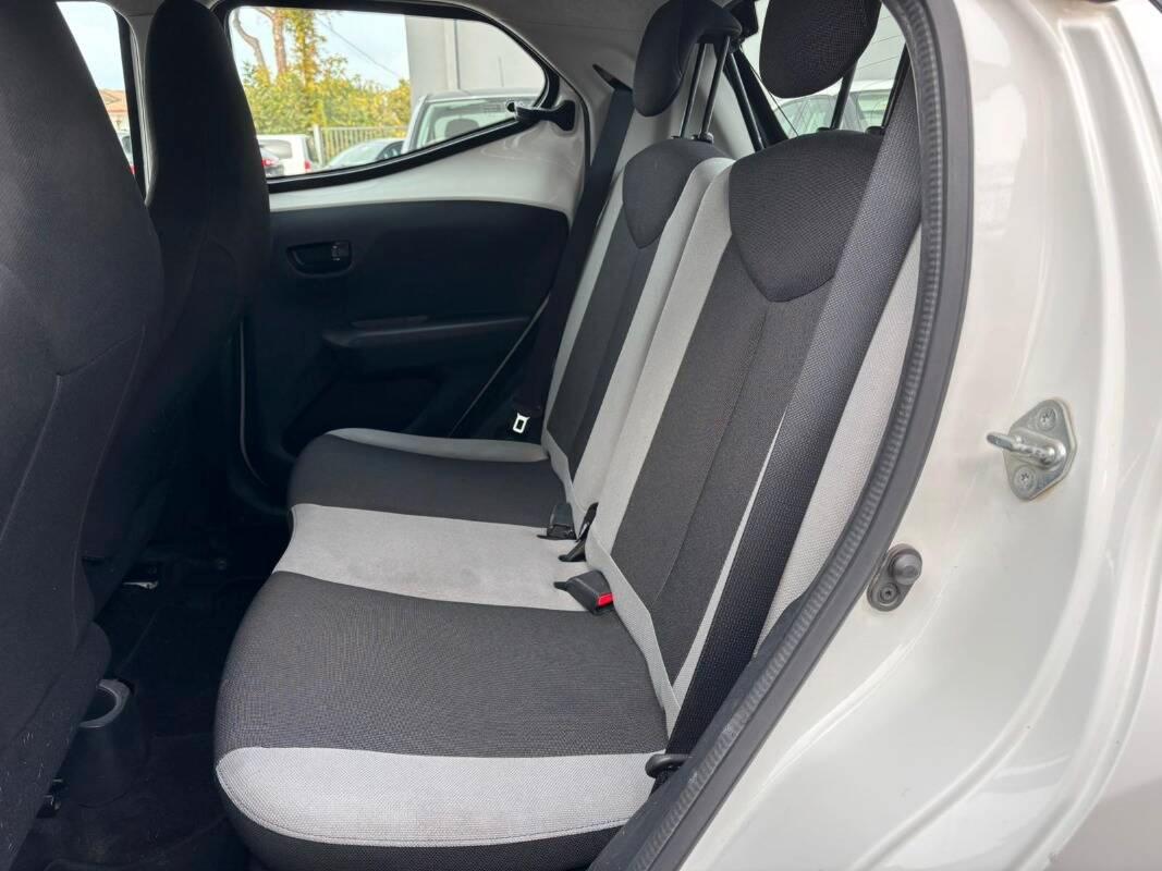 Toyota Aygo 1.0 x-play 5p