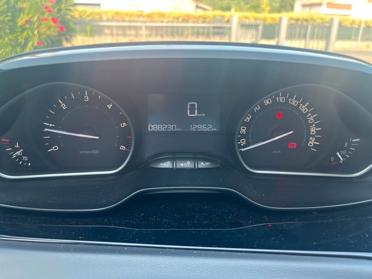 Peugeot 208 BlueHDi 01/2017 5 P **KM 88230**