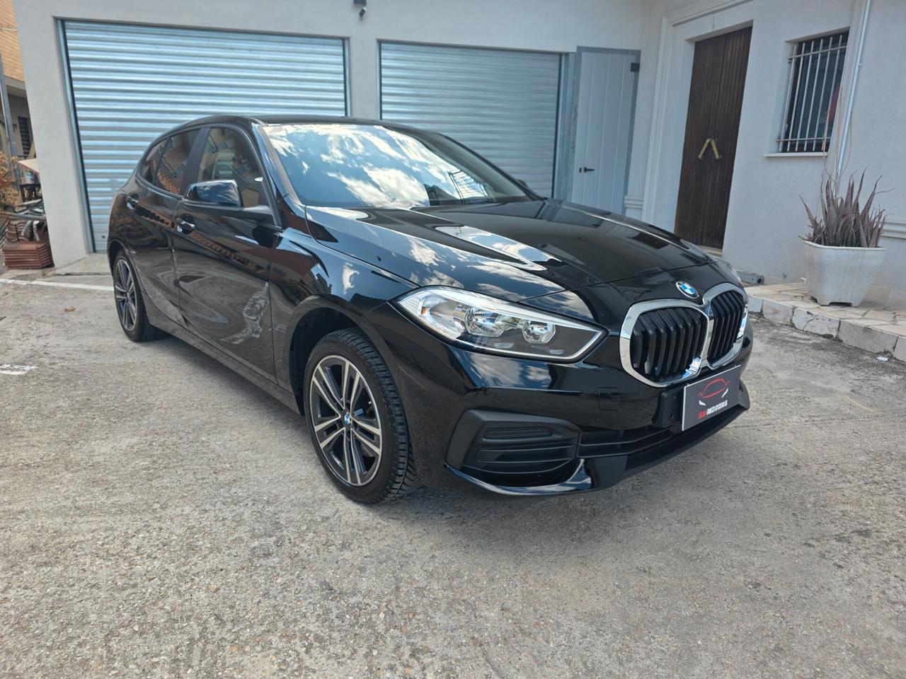 Bmw Serie 1 Sport 118i x NEOPATENTATI