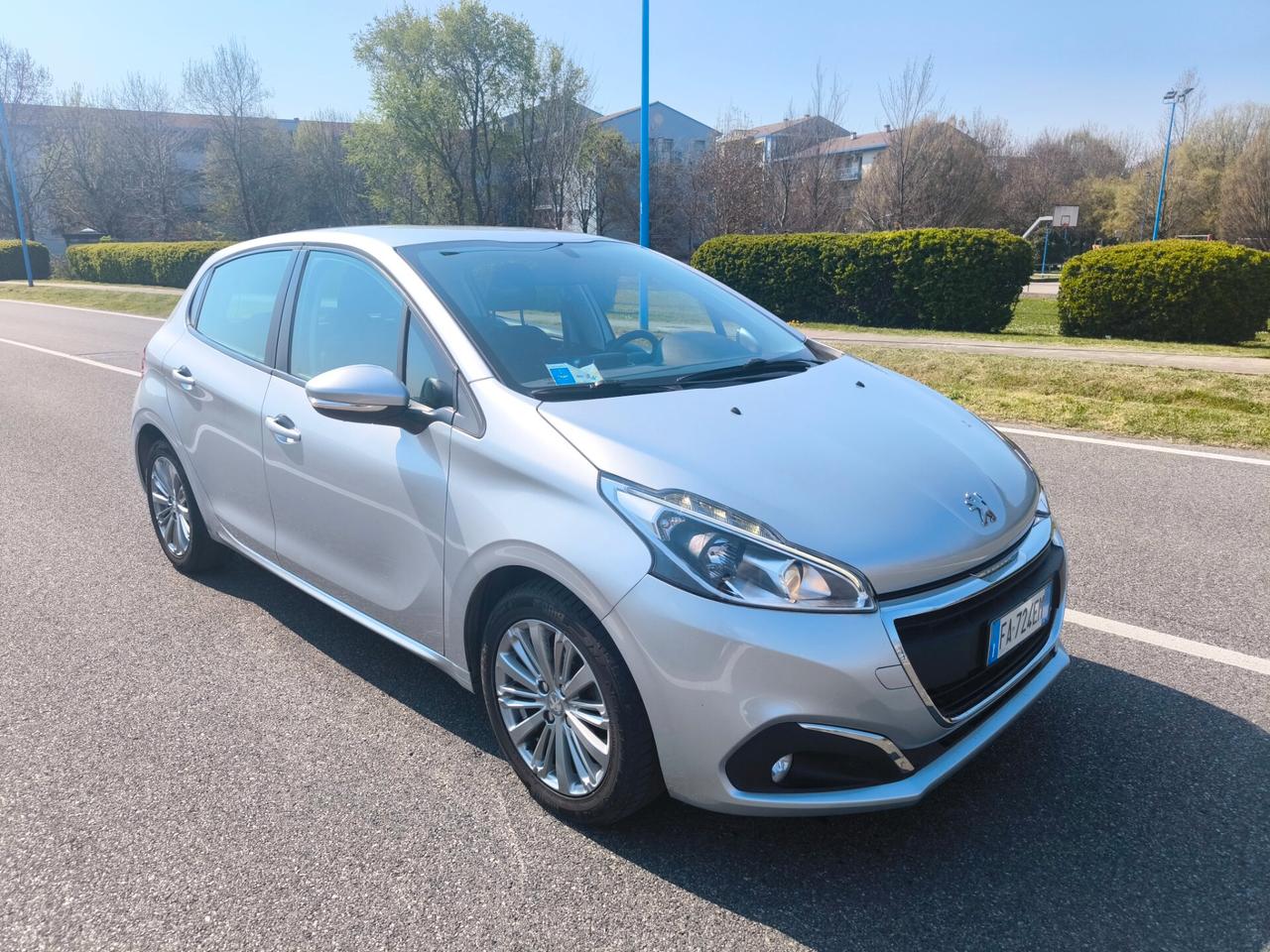 PEUGEOT 208 1,2 BENZ- KM 70000-UNIPROPRIETARIO-EURO 6