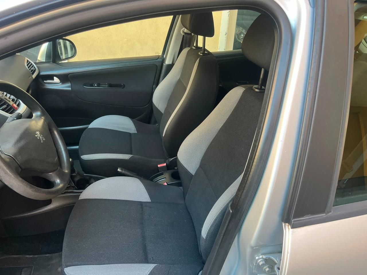 Peugeot 207 1.4 HDi 70CV 5p. ONE Line