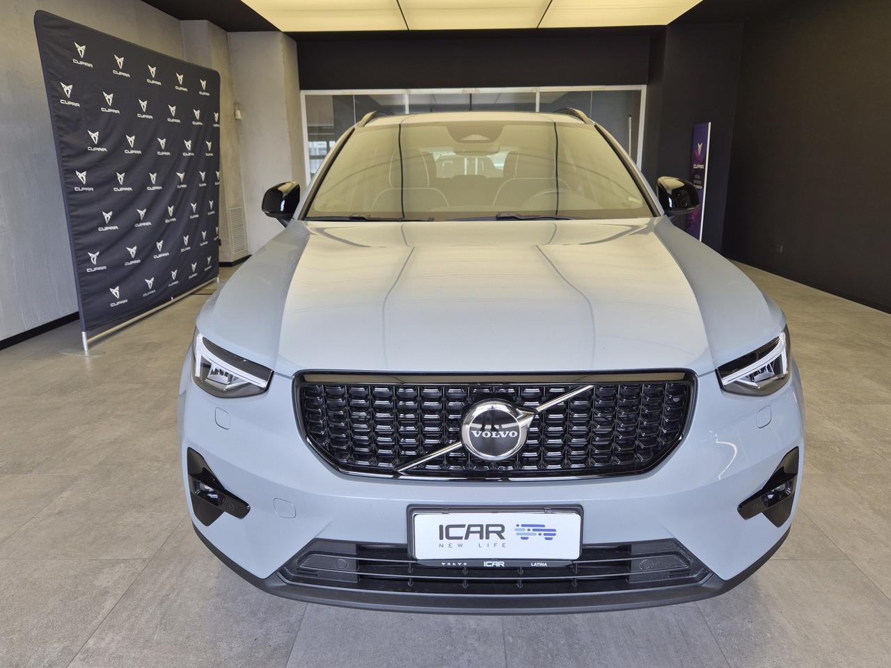VOLVO XC40 - XC40 2.0 b3 Ultimate Dark auto