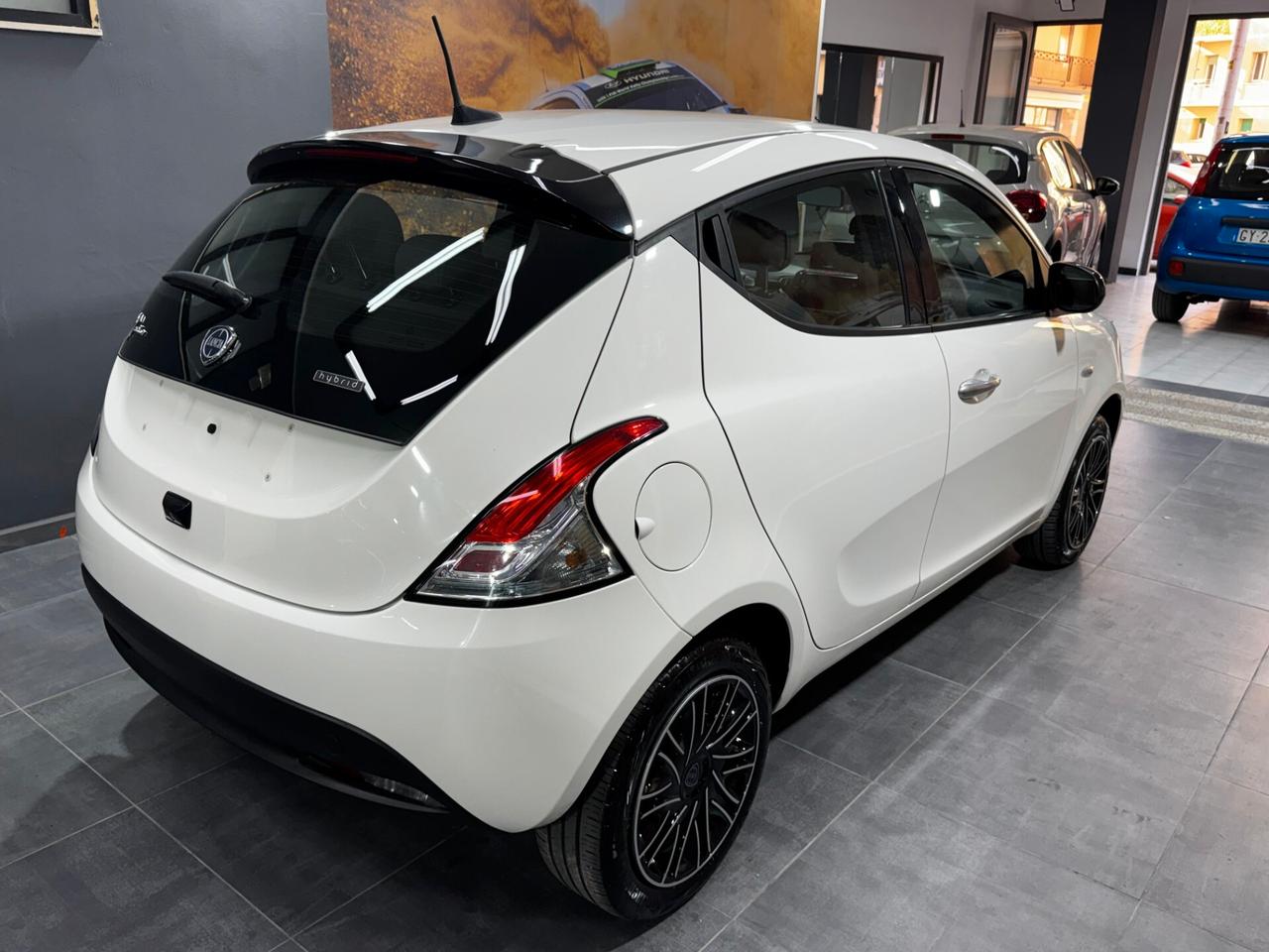 Lancia Ypsilon 1.0 FireFly 5 porte S&S Hybrid Gold