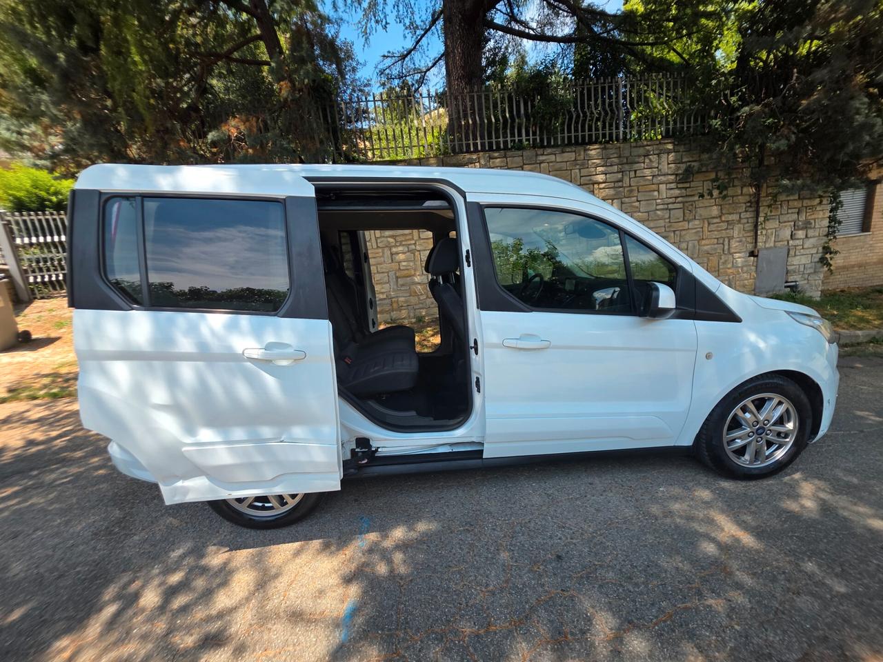 Ford Tourneo Connect 1.5 TDCi 120 CV aut. Titanium "IVA COMPRESA "