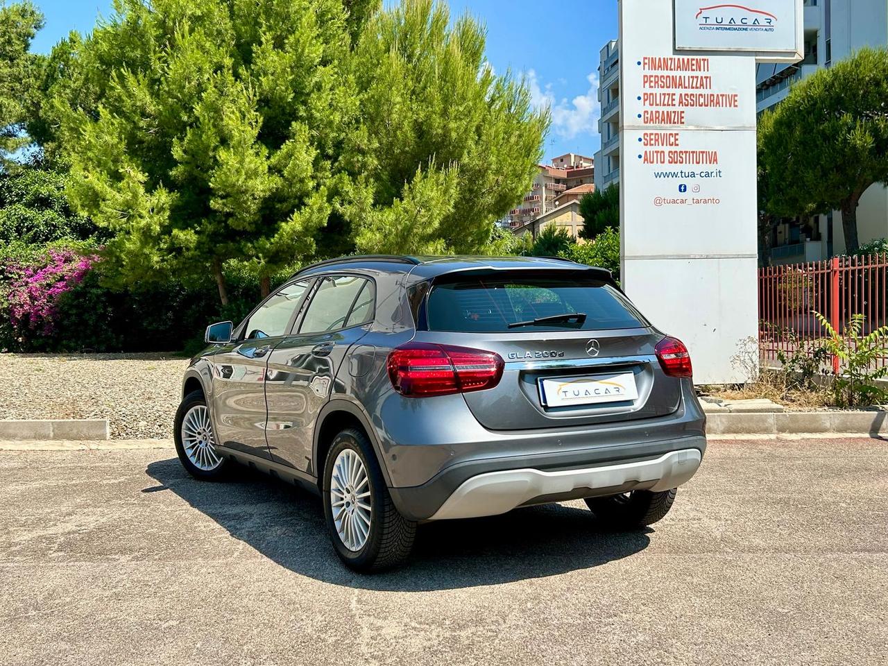 Mercedes-Benz GLA 200 D 200 Business #11388