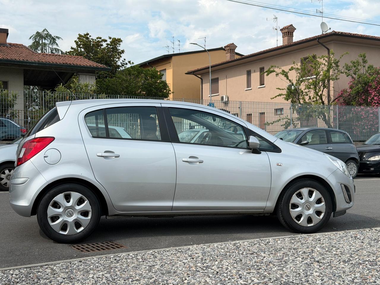 Opel Corsa 1.2 5 porte Cosmo