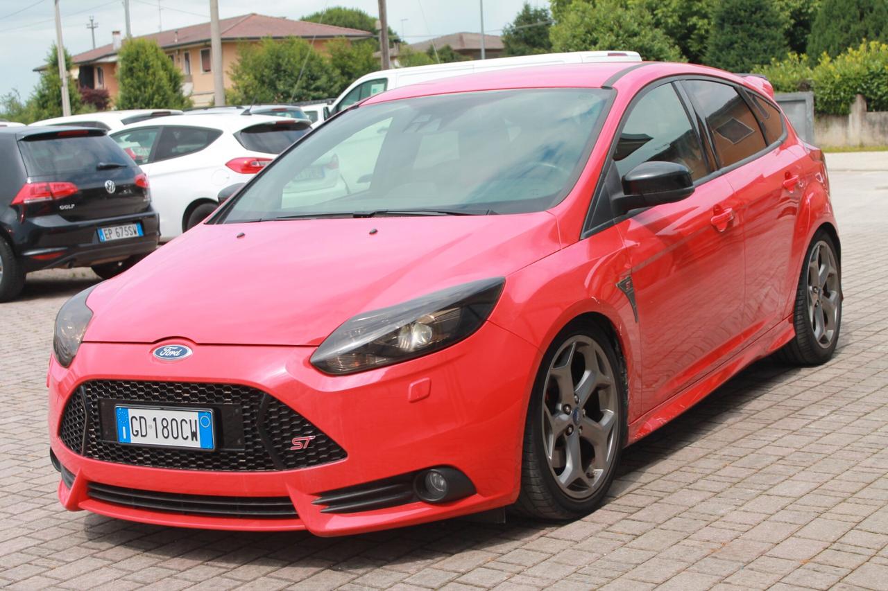 Ford Focus 2.0 EcoBoost 250 CV ST3