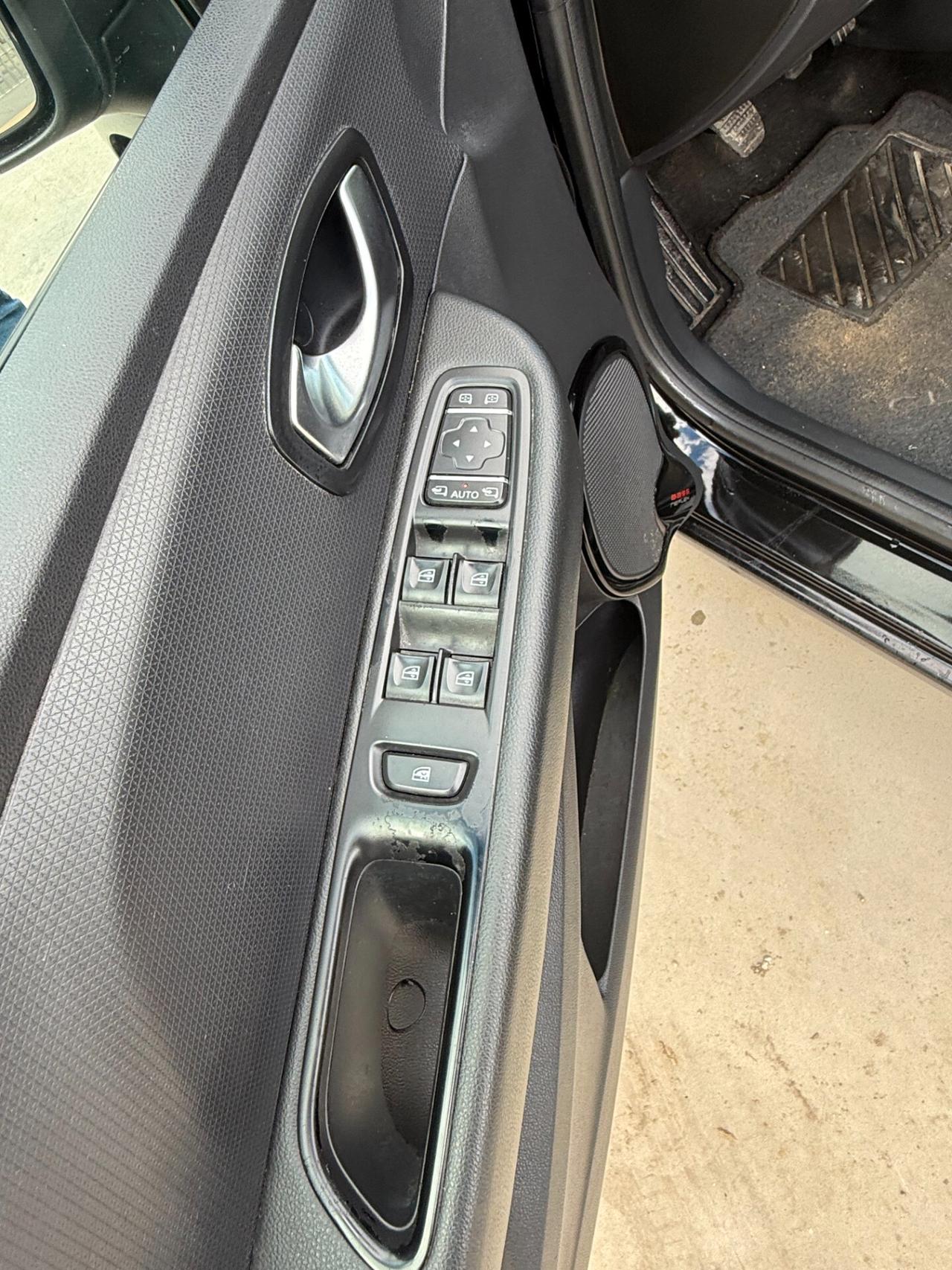 Renault Clio dCi 8V 90 CV EDC 5 porte Moschino Intens