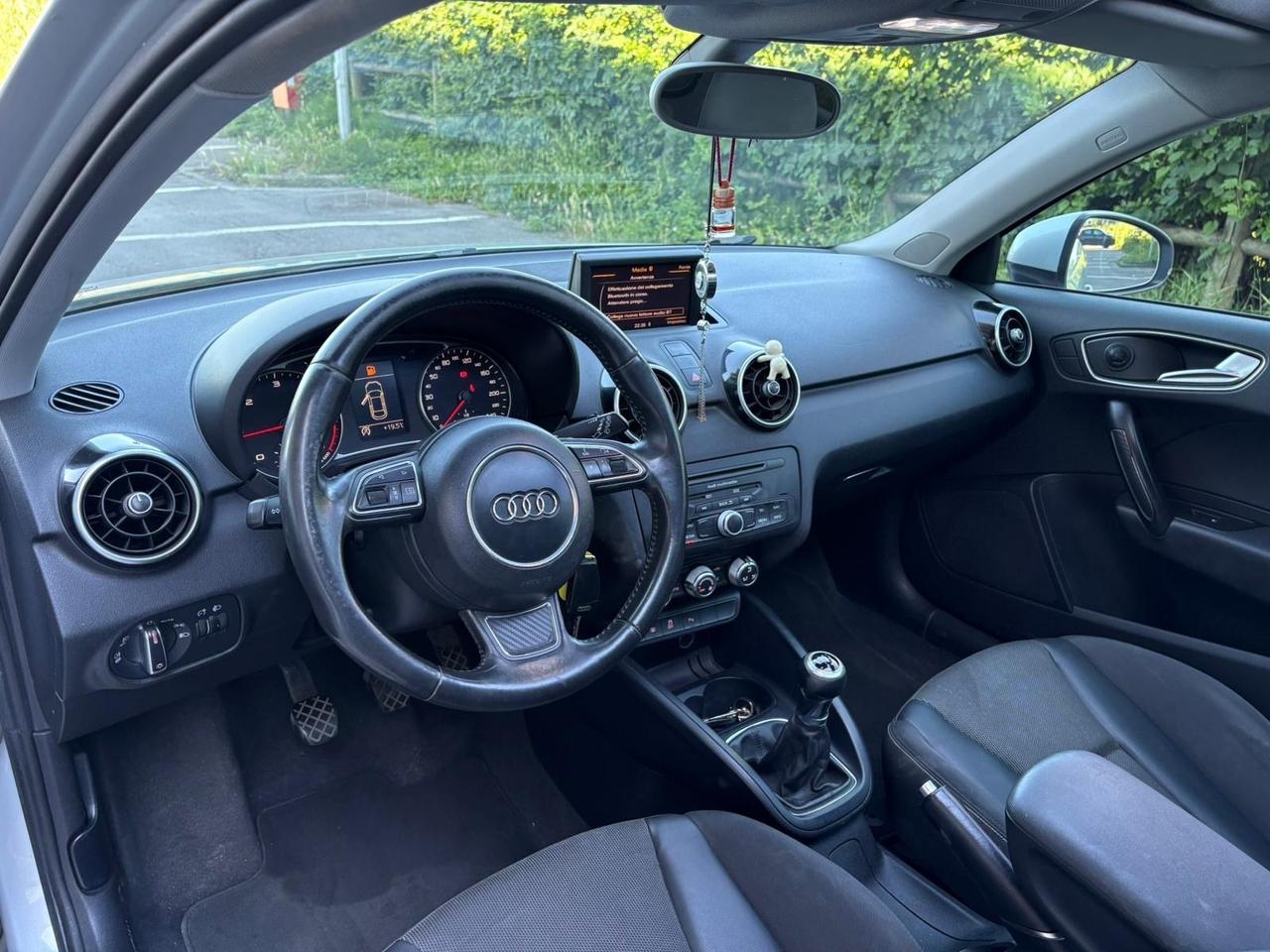 Audi A1 1.6 TDI 105 CV Attraction 281.000 KM TETTUCCIO APRIBILE