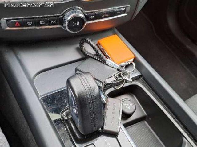 VOLVO XC60 XC60 II 2018 2.0 b4 Momentum Pro awd auto -GE944CR