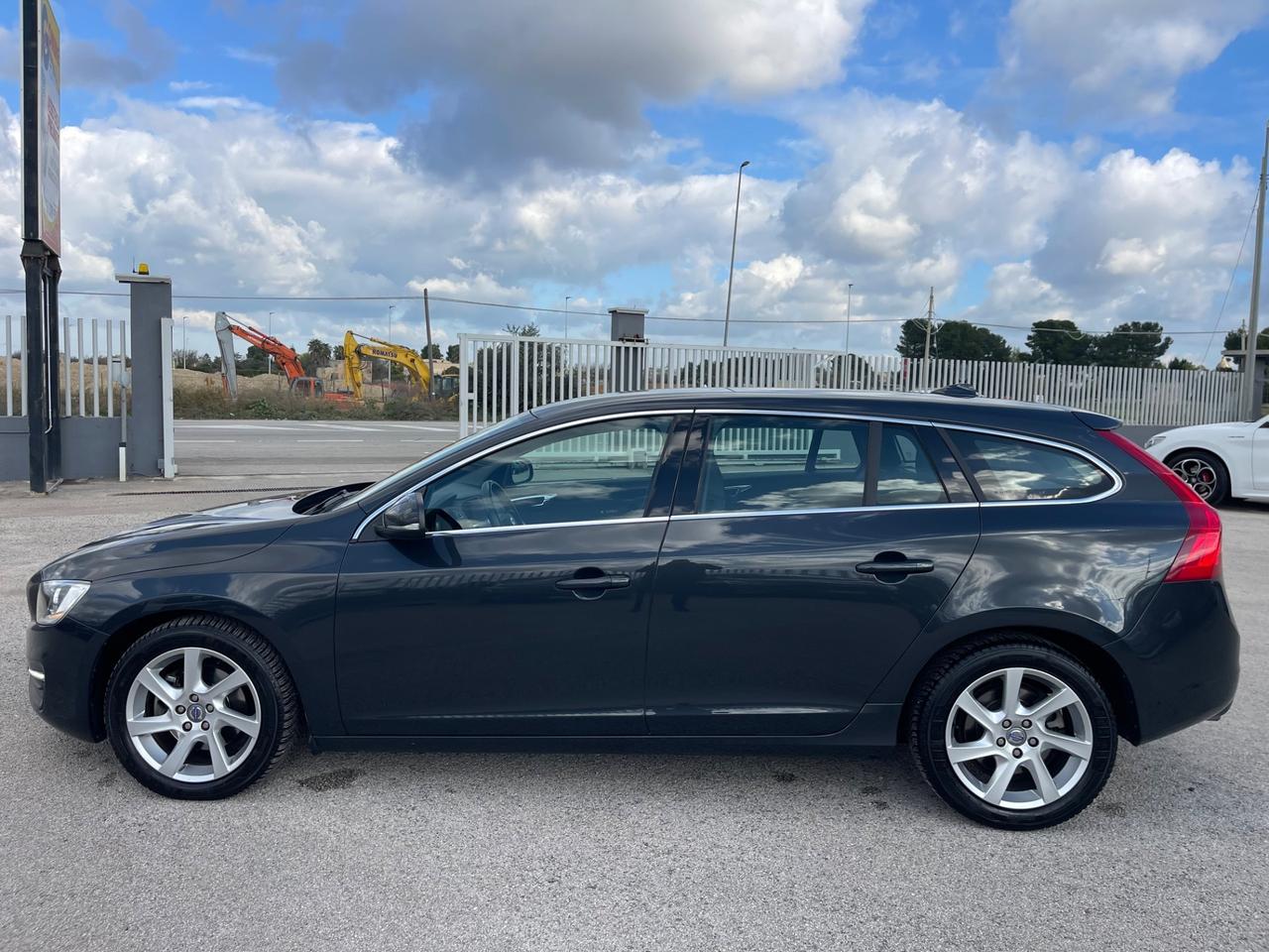 VOLVO V60 2.0 D3 136CV MANUALE FULL NEW MY15