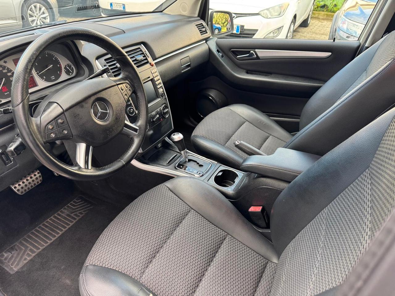 Mercedes-benz B 180 AUTOMATIC Premium