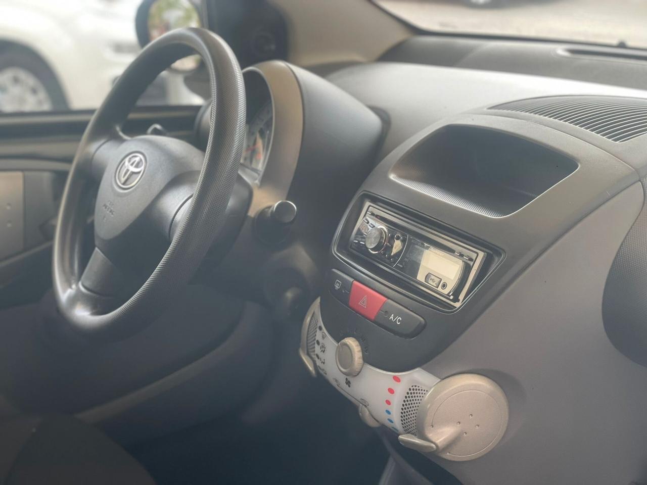 Toyota Aygo 1.0 12V VVT-i 5 porte Sol