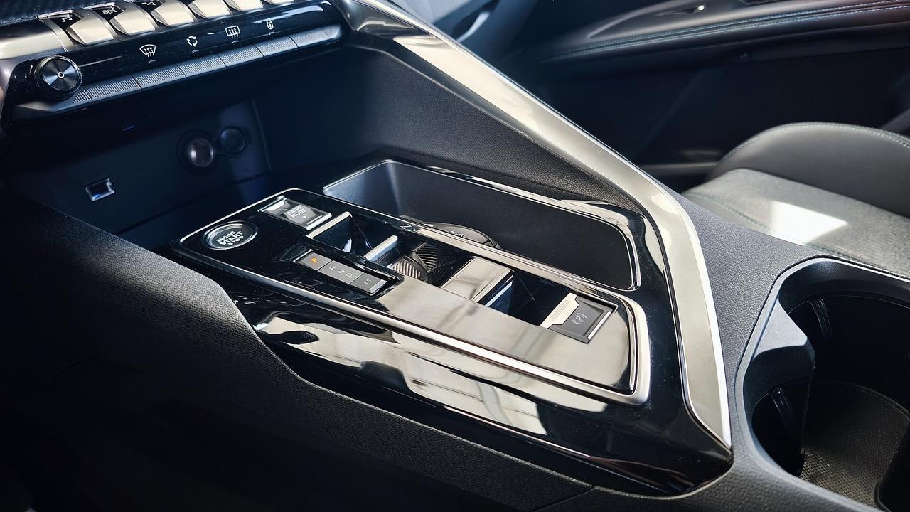 Peugeot 3008 Dic 2023 1.5BlueHd Eat8 130cv Allure