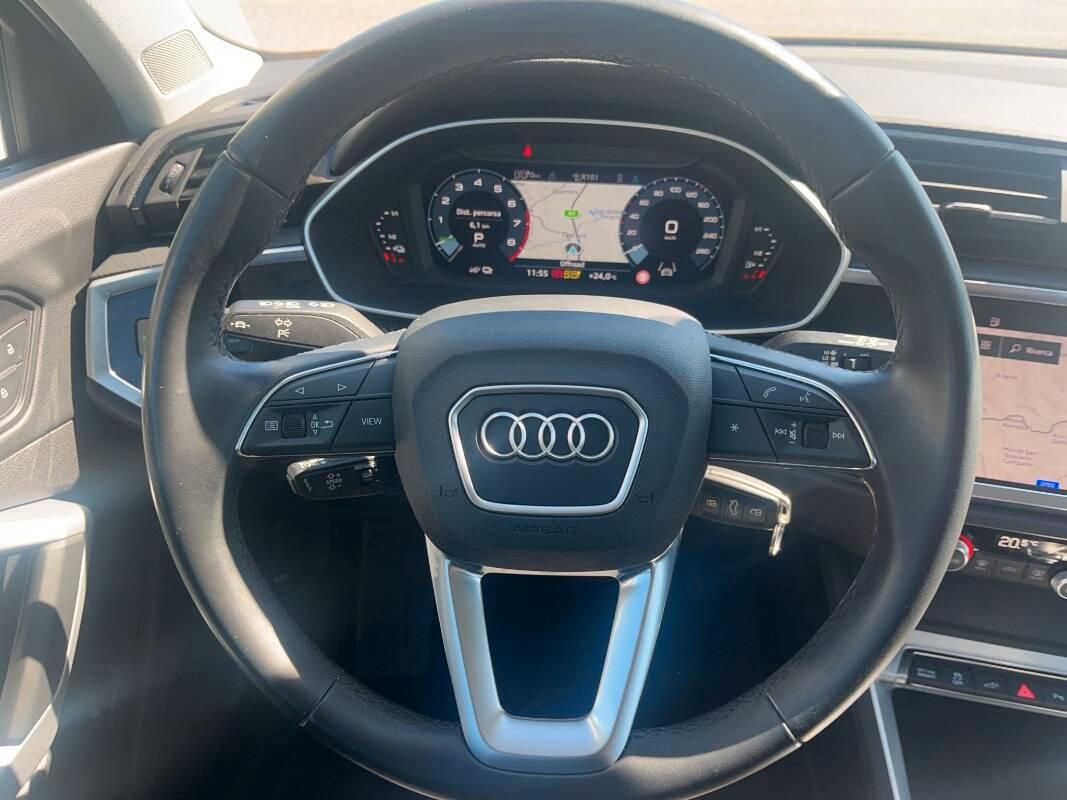 Audi Q3 45 1.4 tfsi e Business s-tronic