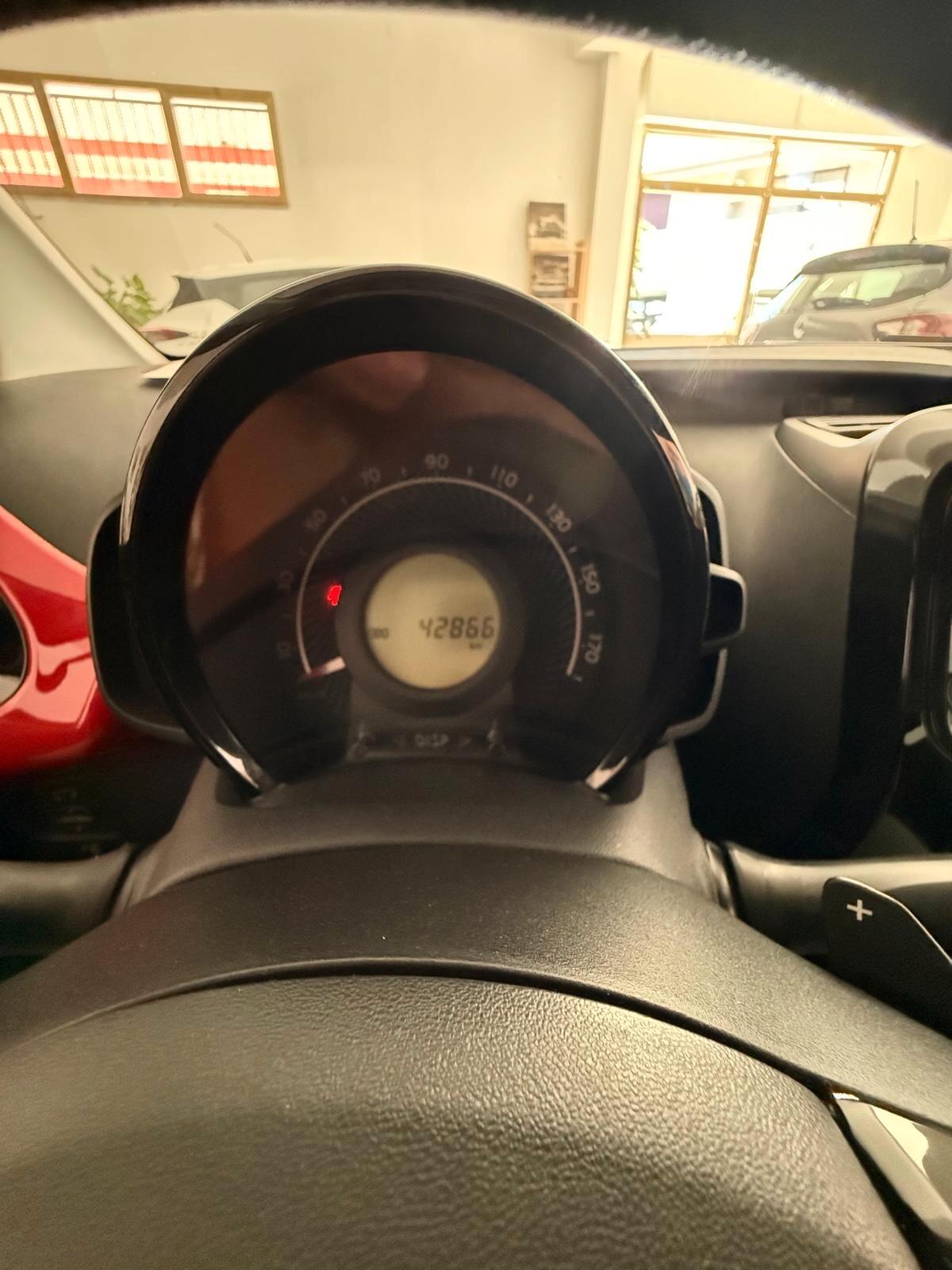 Toyota Aygo Connect 1.0 VVT-i 69 CV 5 porte x-play TSS