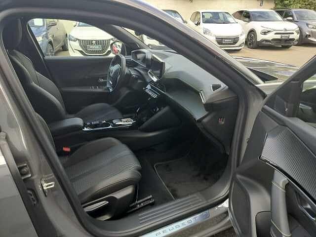 Peugeot 2008 motore elettrico 156 CV GT
