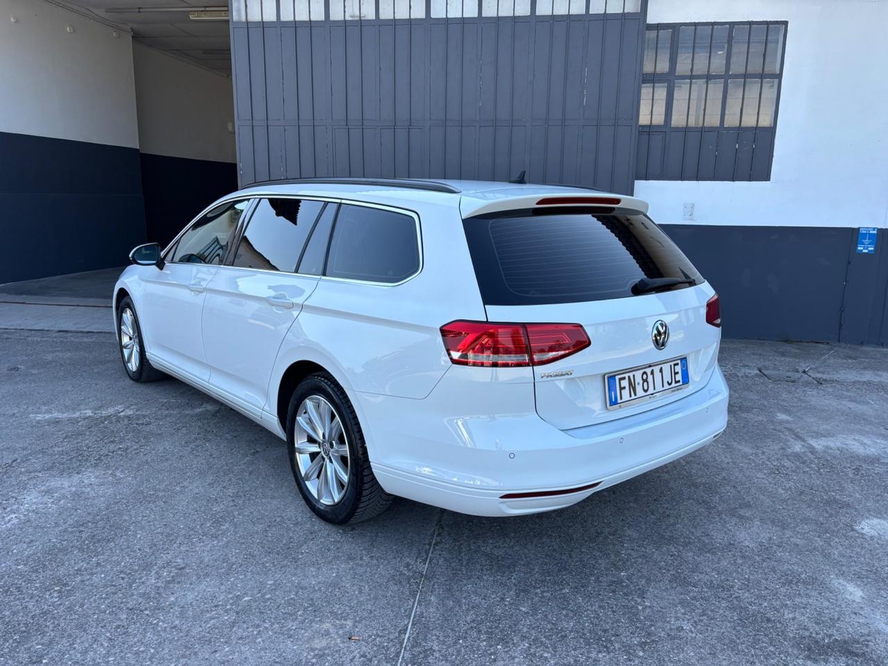 Volkswagen Passat 1.6 TDI. Garanzia. Neopatentati