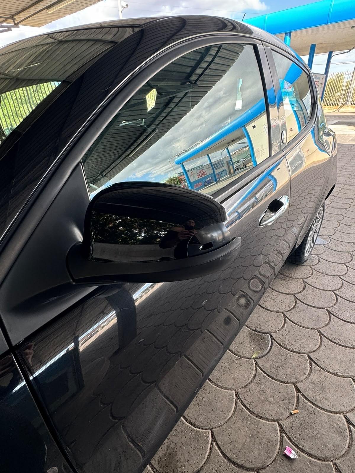 Lancia Ypsilon 0.9 TwinAir 85 CV 5 porte Metano Ecochic Gold