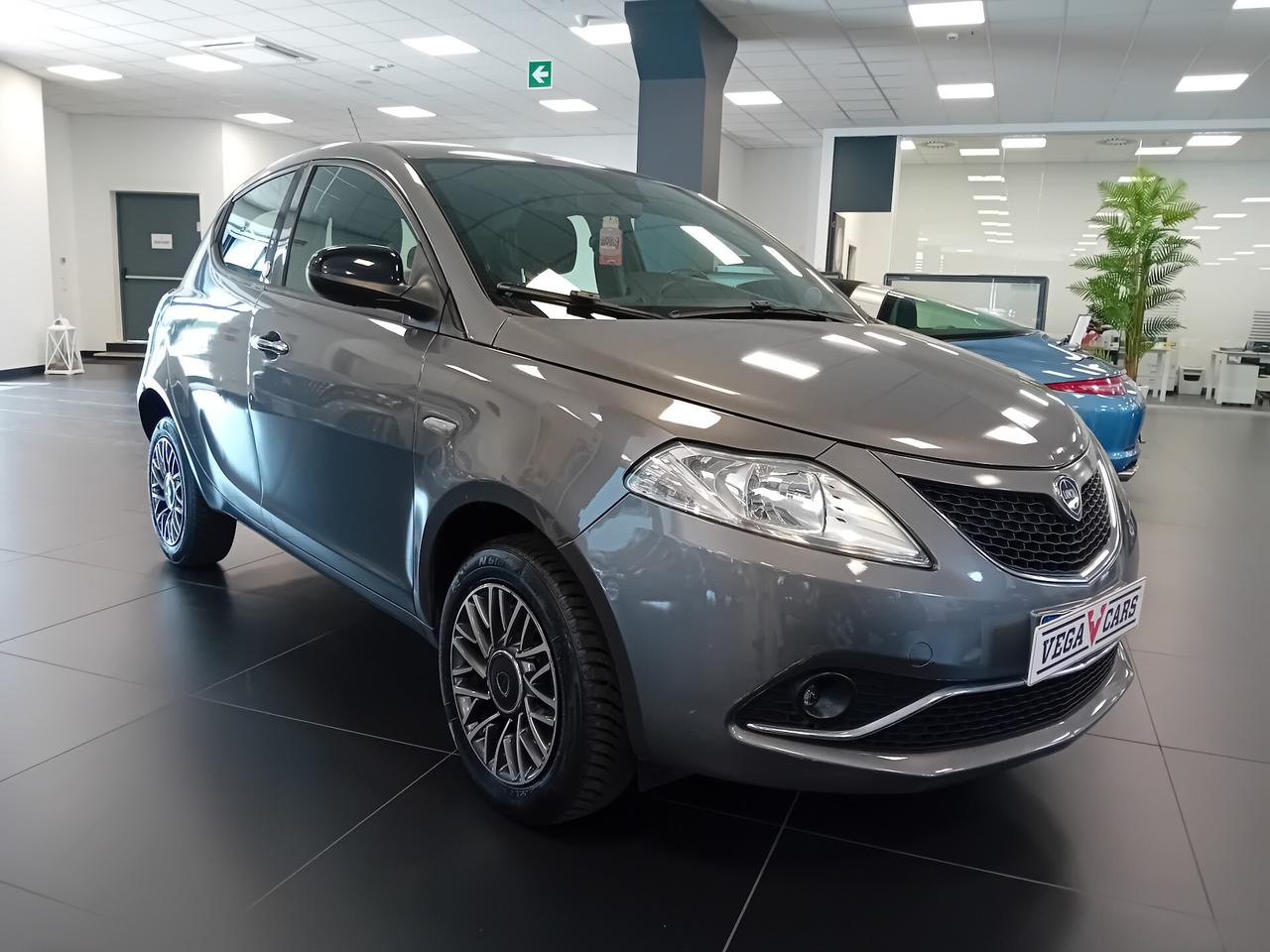 Lancia Ypsilon 0.9 TwinAir 85 CV 5 porte Metano Ecochic Gold REVISIONE BOMB 2029