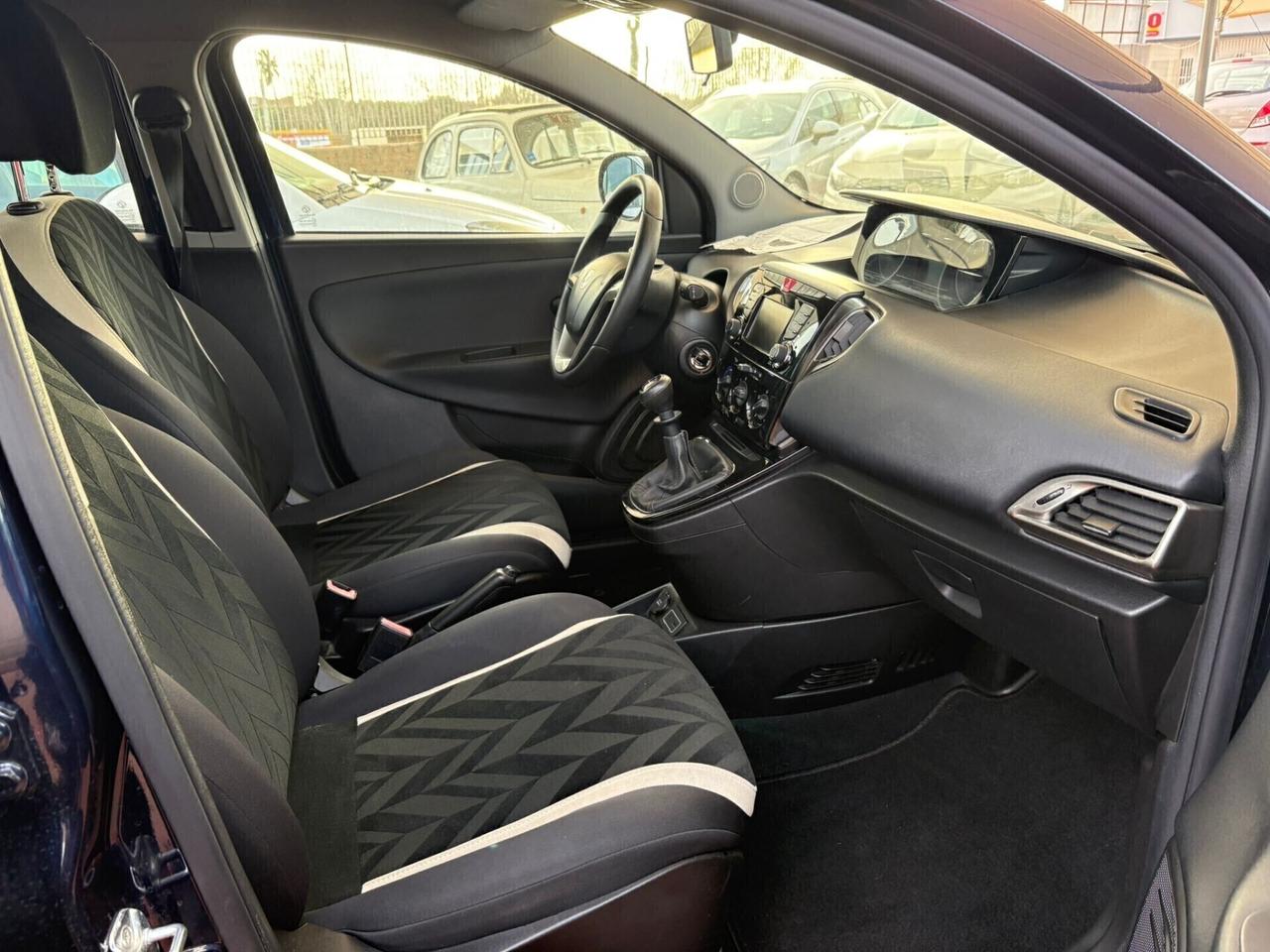 Lancia Ypsilon 1.2 ---5 porte GPL Ecochic Silver