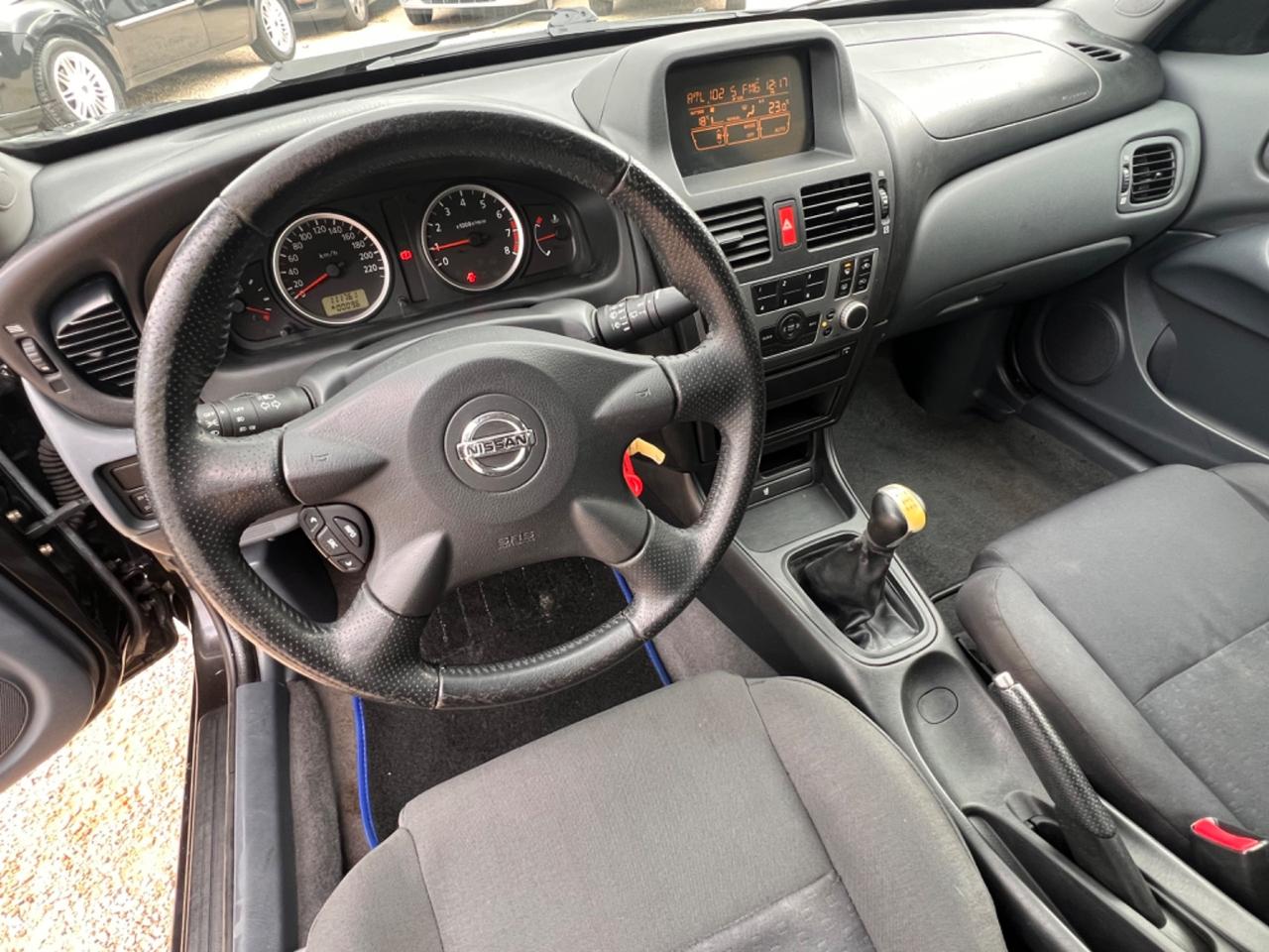 Nissan Almera Tino Almera 1.5 16V cat 3 porte Visia