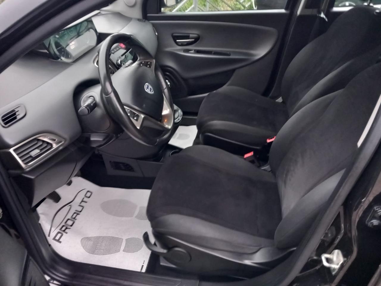 Lancia Ypsilon 0.9 TwinAir 85 CV 5 porte Metano Ecochic Gold