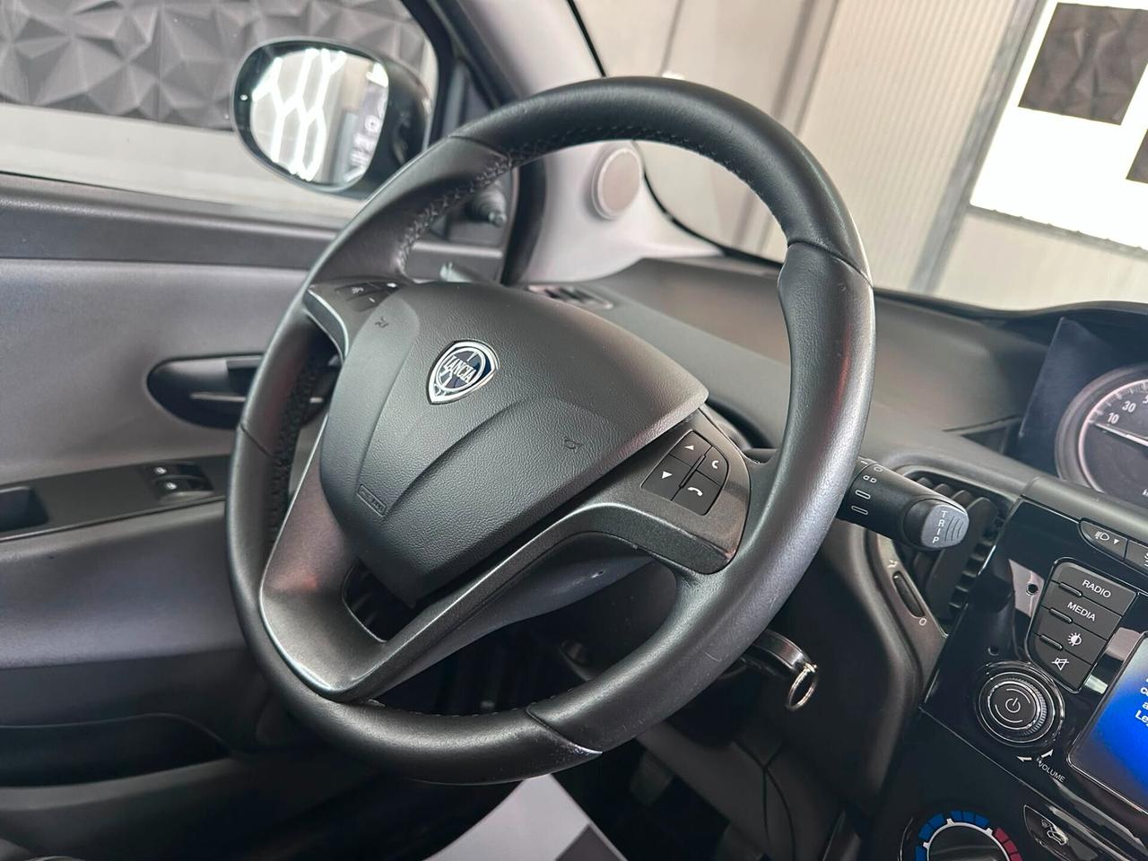 Lancia Ypsilon 1.2 69 CV 5 porte Platinum