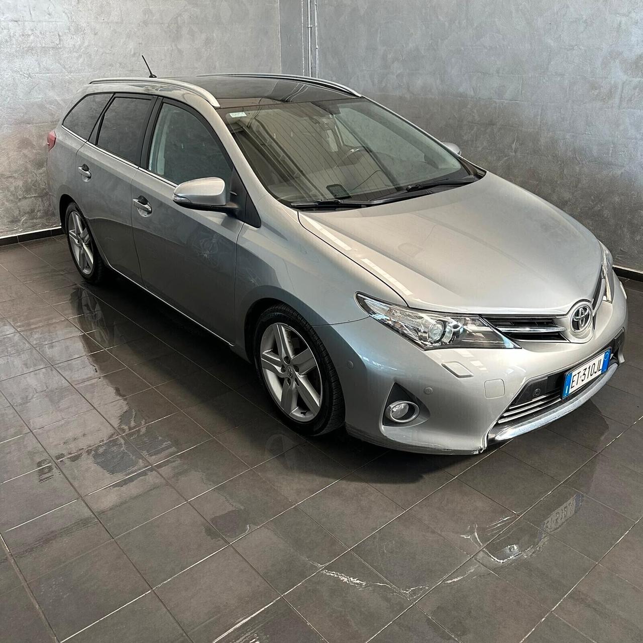 Toyota Auris 2.0 D-4D Lounge