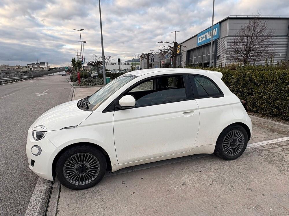Fiat 500 500e Berlina 23,8 kWh Action