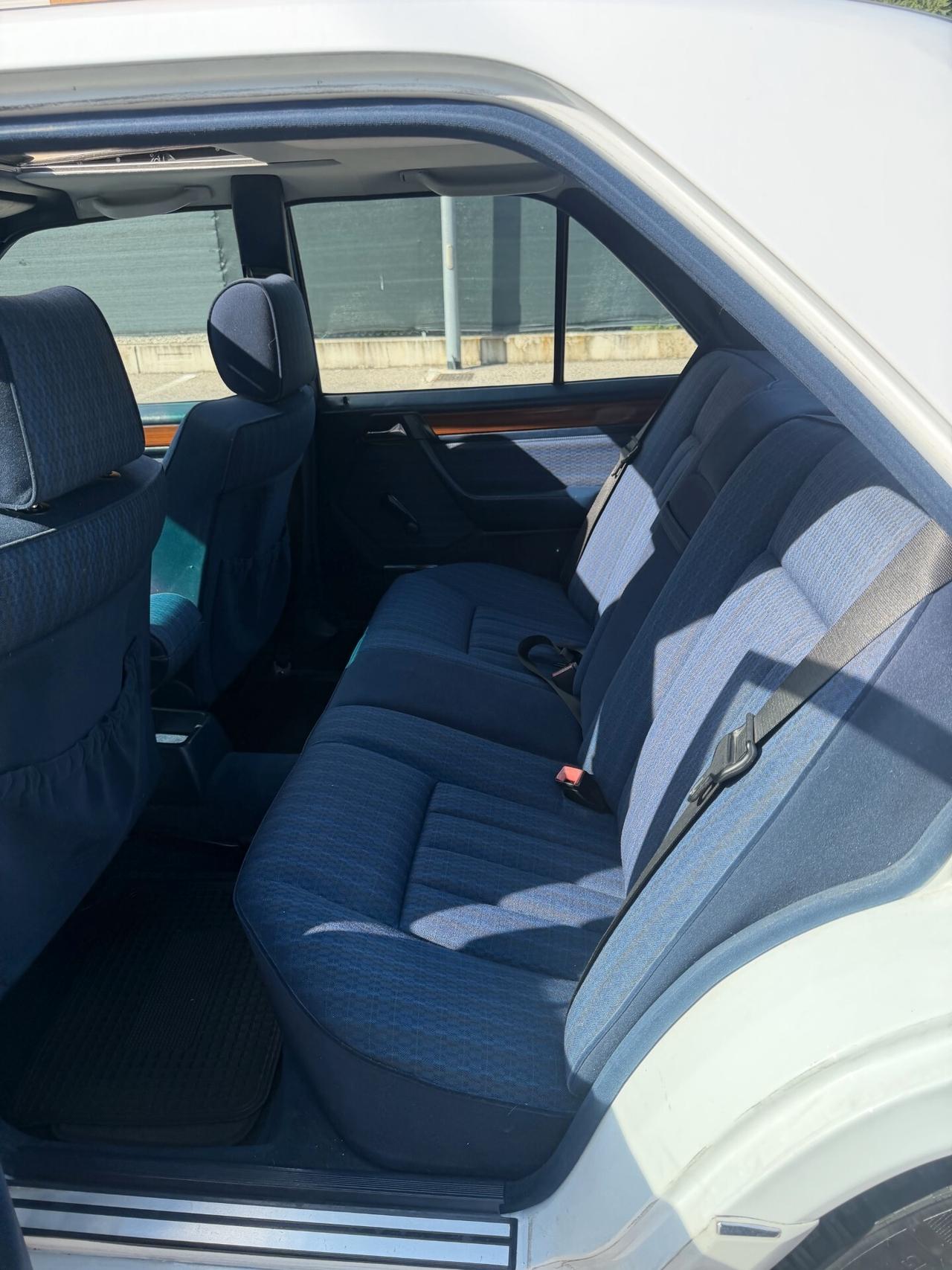 Mercedes-Benz E 200 2.0 GPL - CERTIFICAZIONE ASI - OTTIME CONDIZIONI -