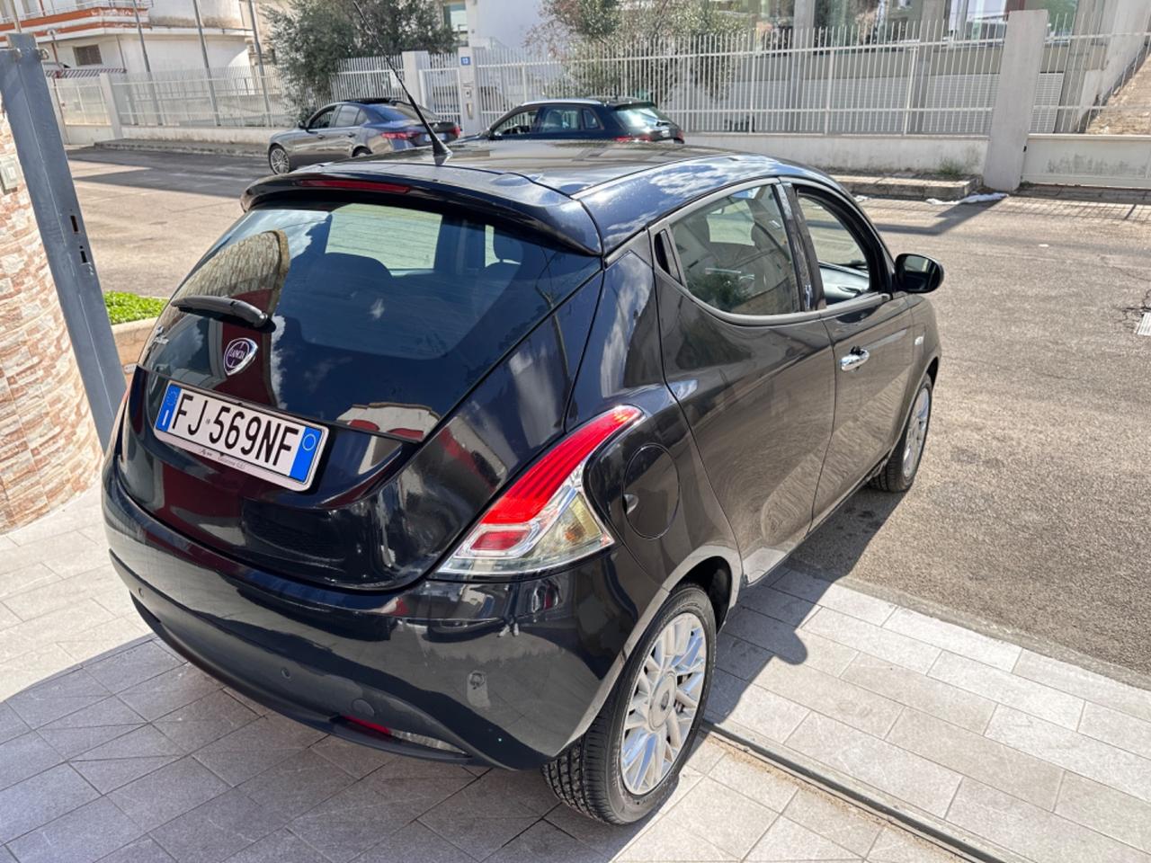 Lancia Ypsilon 1.3 MJT 95 CV Platinum-2013