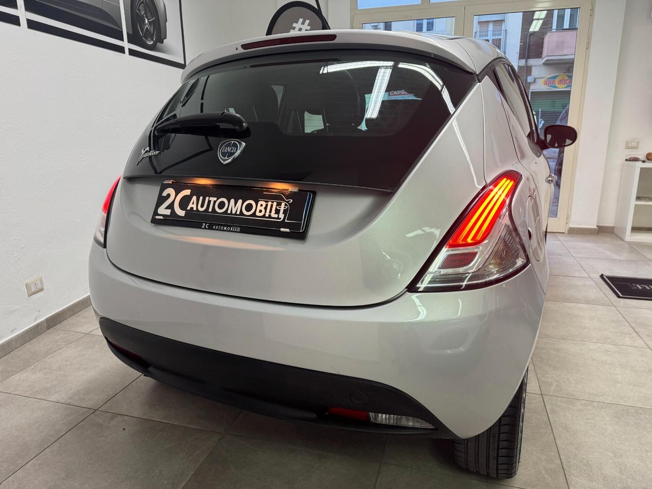 Lancia Ypsilon / 1.2cc 69cv /Benzina/ neopatentati