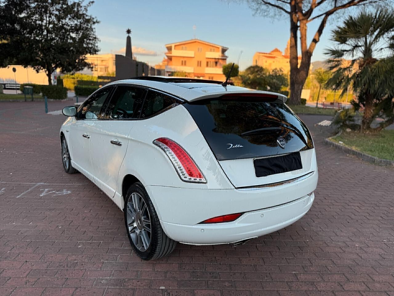 Lancia Delta 1.4 T-Jet 120 CV Gold Ecochic GPL,tetto apribile,pelle,cerchi 17,cruise control,comandi al volante,blu&me,sensori di parcheggio,full