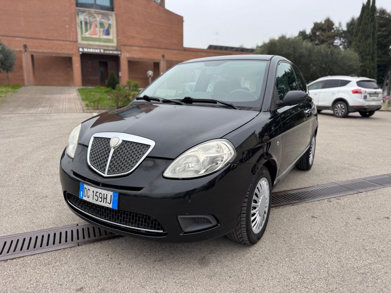 Lancia Ypsilon 1.3 MJT 75 CV Argento