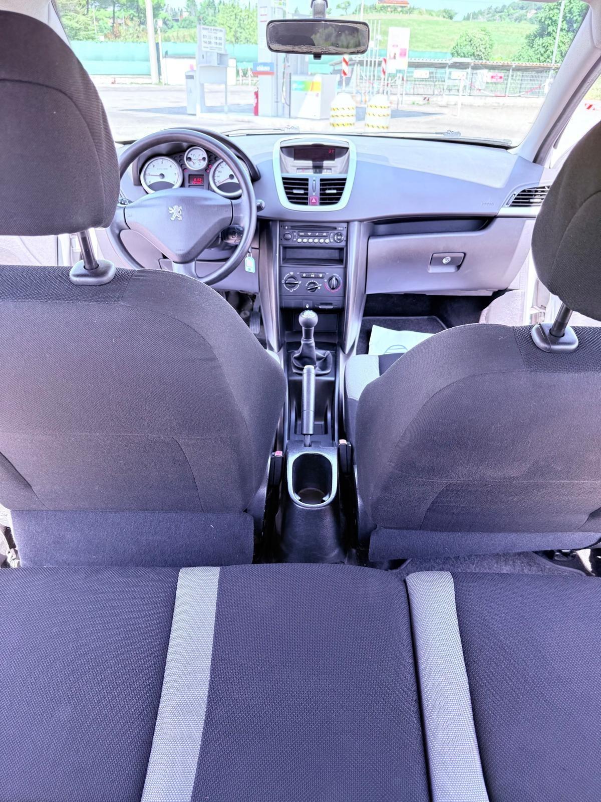 Peugeot 207 1.4 HDi 70CV 5p. Ok neopatentati