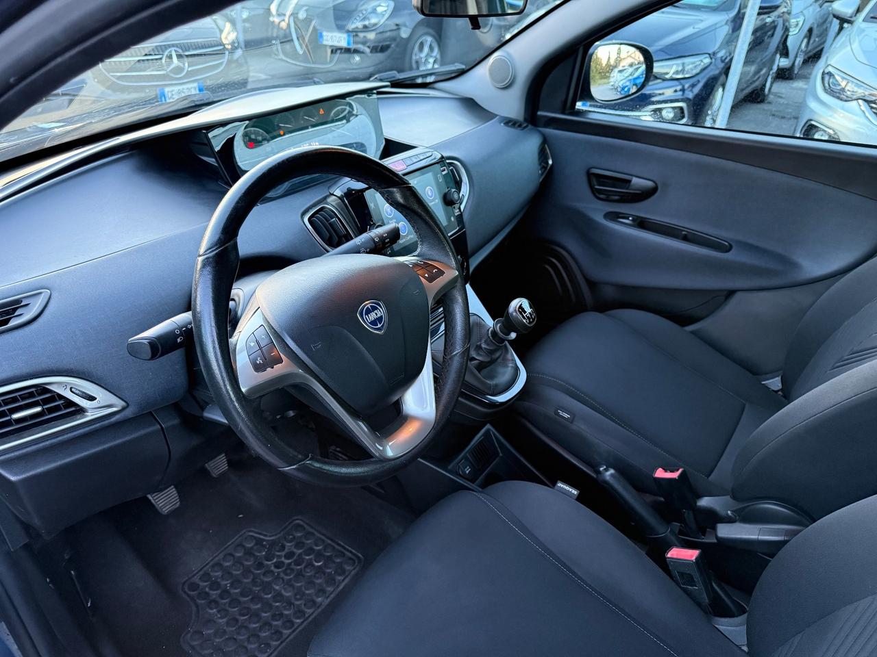 Lancia Ypsilon 1.0 69 Cv 5 porte S&S Hybrid Gold