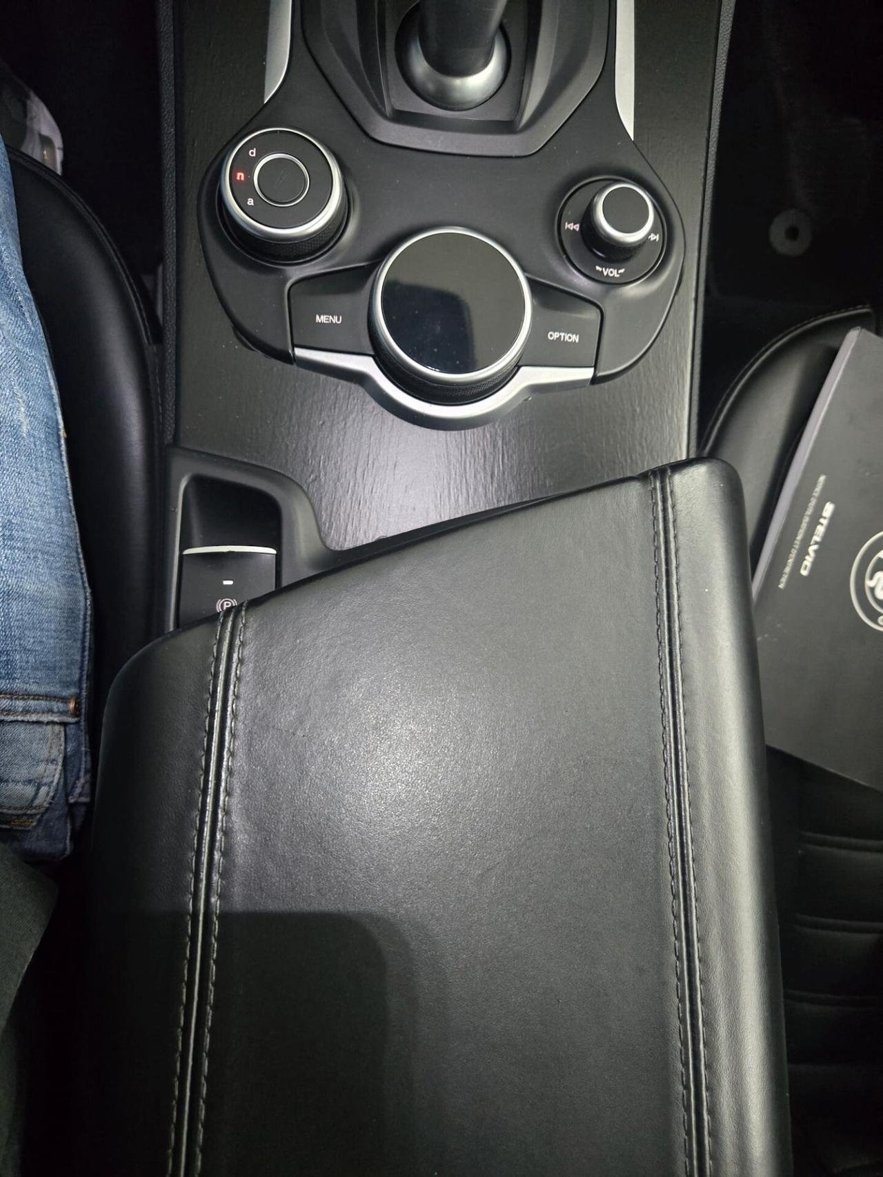 Alfa Romeo Stelvio 2.2 Turbodiesel 210 CV AT8 Q4 Executive