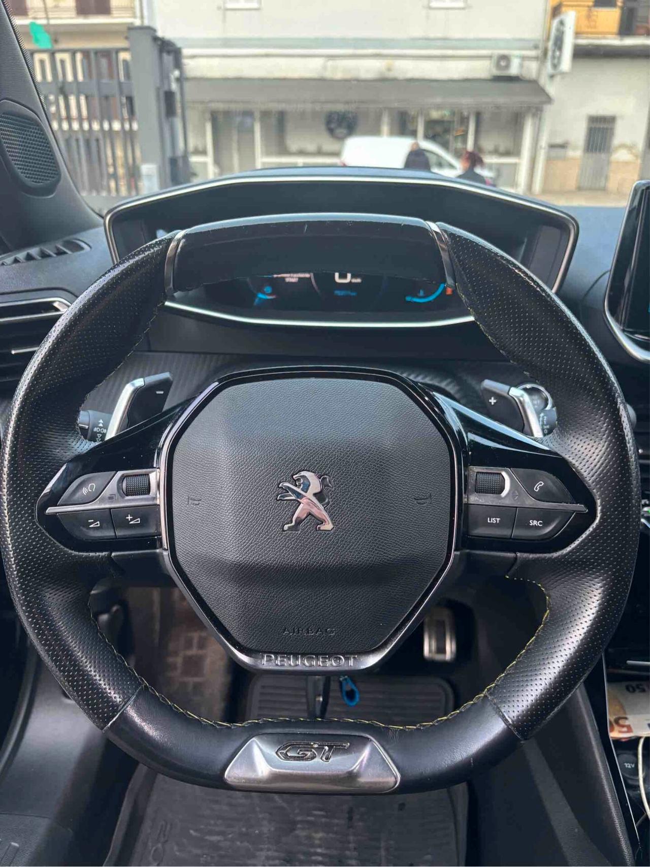 Peugeot 2008 PureTech 130 S&S EAT8 GT