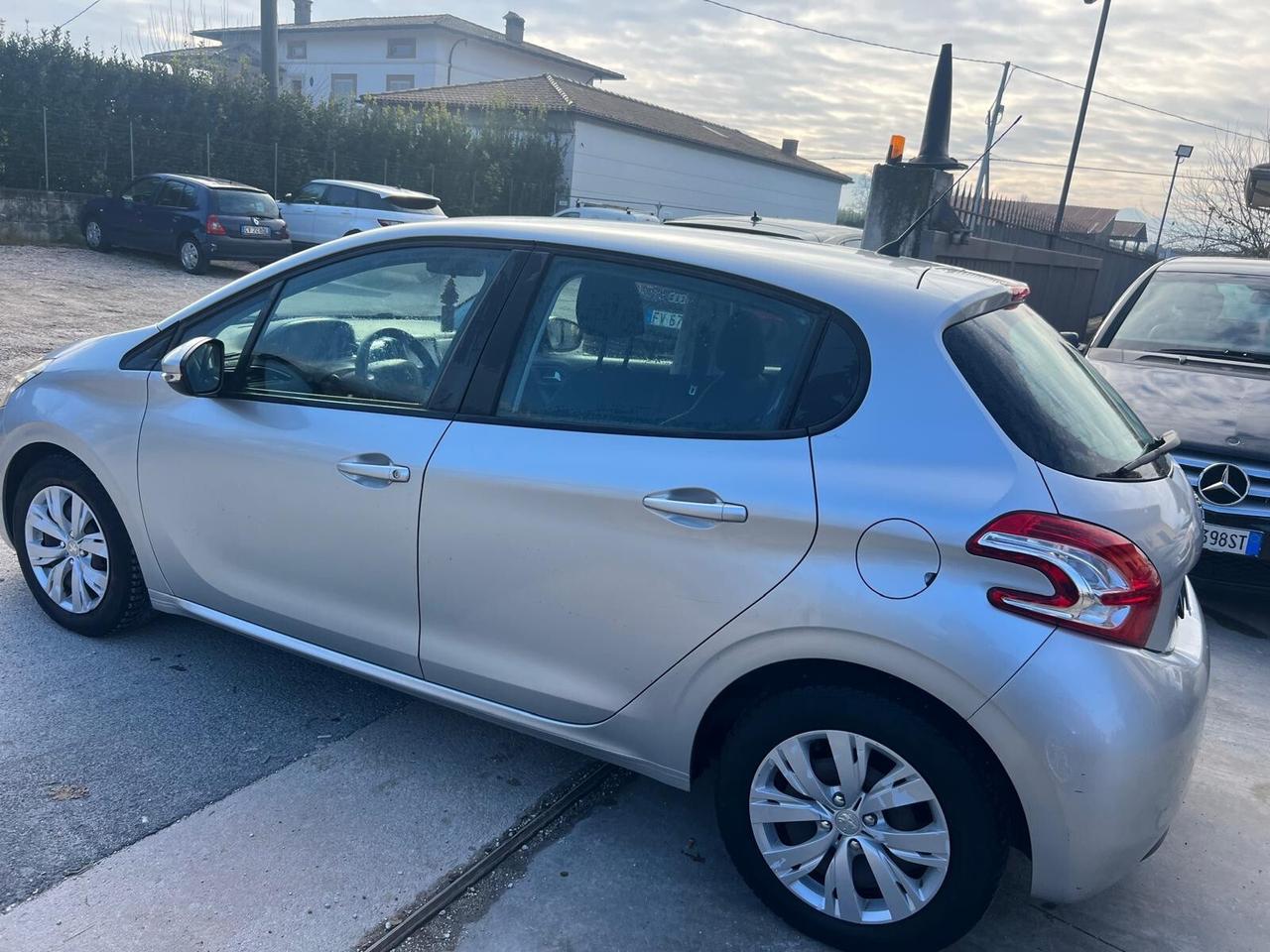 Peugeot 208 PureTech 82 5 porte Allure gpl garantita 12 mesi
